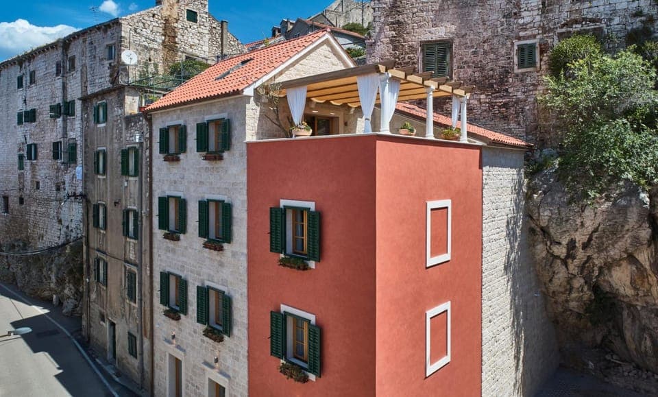 Property building, Neighbourhood