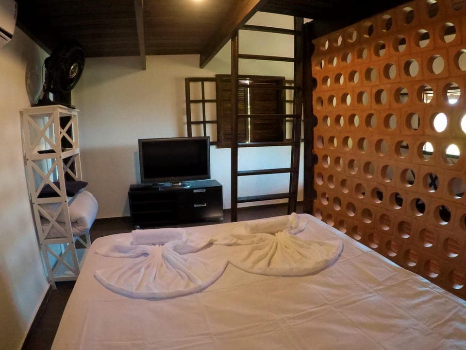 Bed, TV and multimedia, Bedroom