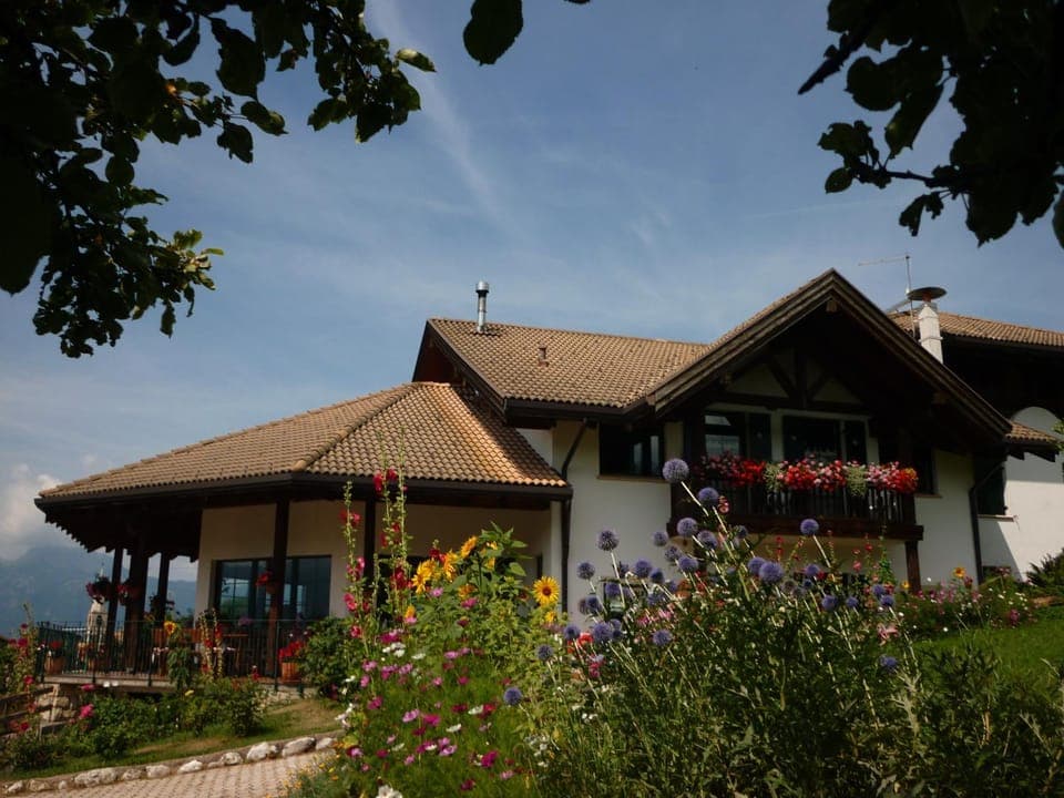 Property building, Garden, Garden view, Landmark view