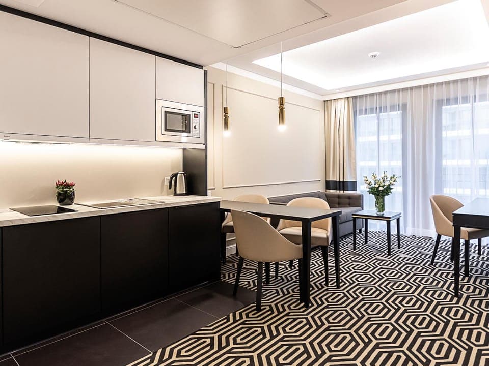 Kitchen or kitchenette, Dining area