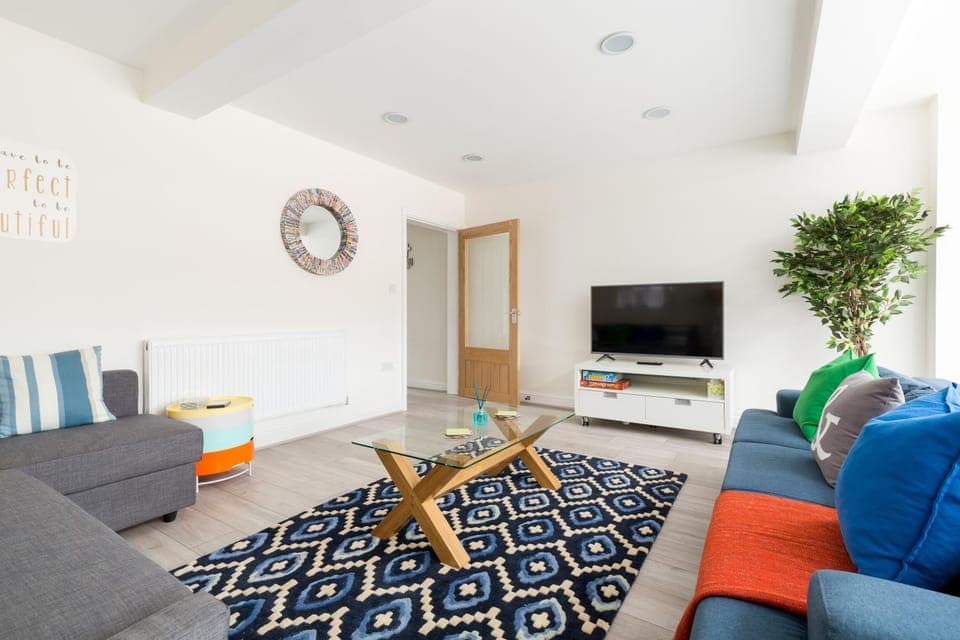 Communal lounge/ TV room, TV and multimedia, Seating area