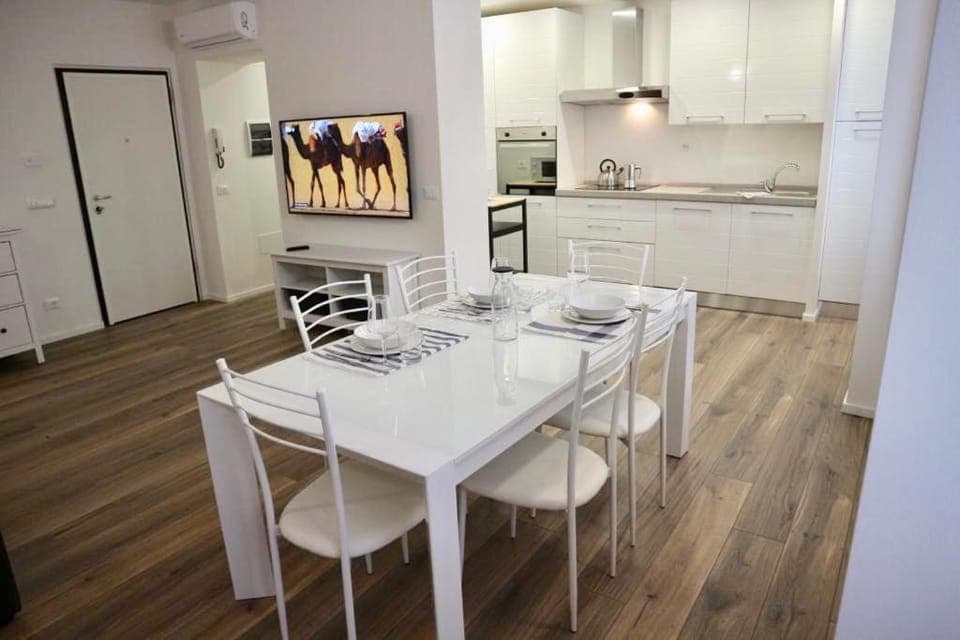 TV and multimedia, Kitchen or kitchenette, Living room, Dining area