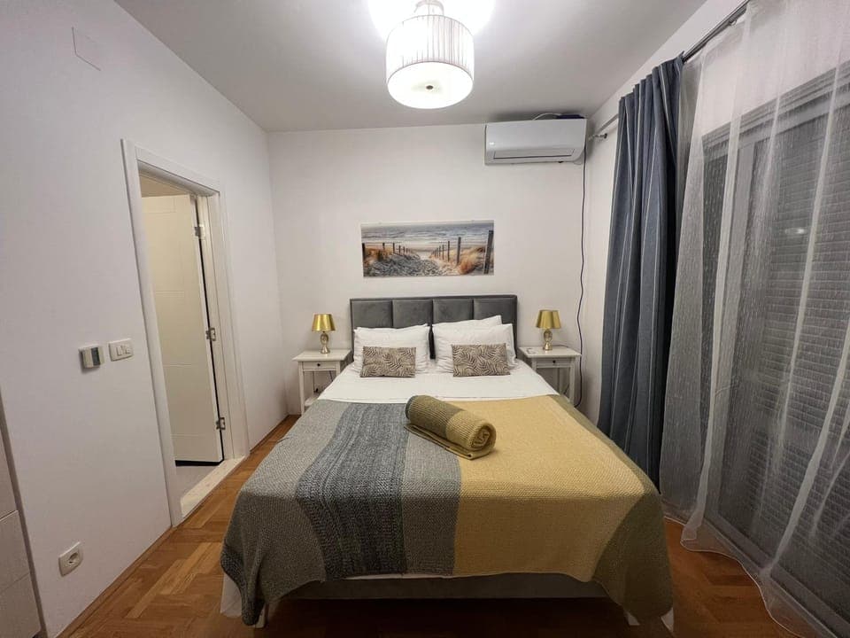 Bed, Bedroom, towels, wardrobe, air conditioner