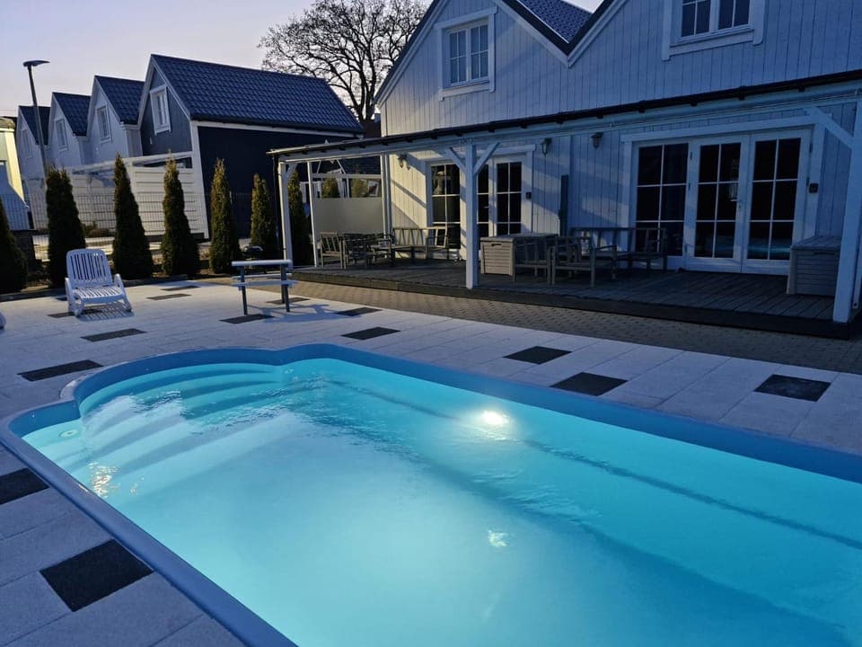 Property building, Pool view, Swimming pool, sunbed