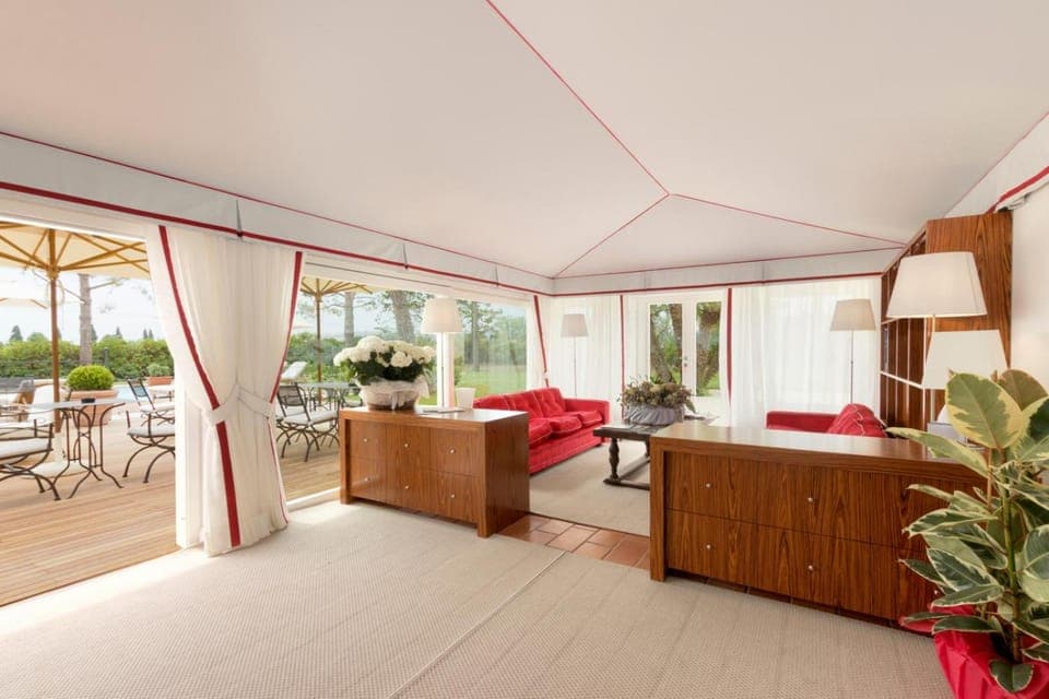 Food and drinks, Dining area