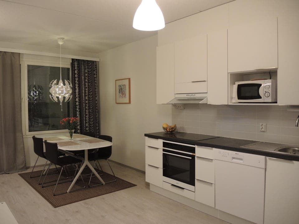 Kitchen or kitchenette, Dining area