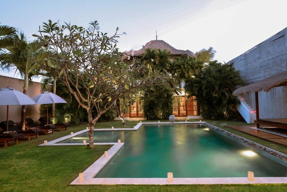 Property building, Garden, Garden, View (from property/room), Garden view, Garden view, Pool view, Pool view, Swimming pool, Swimming pool, Swimming pool, sunbed, sunbed