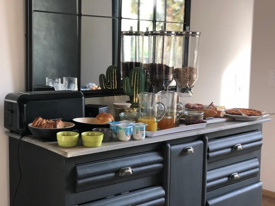 Continental breakfast, Buffet breakfast