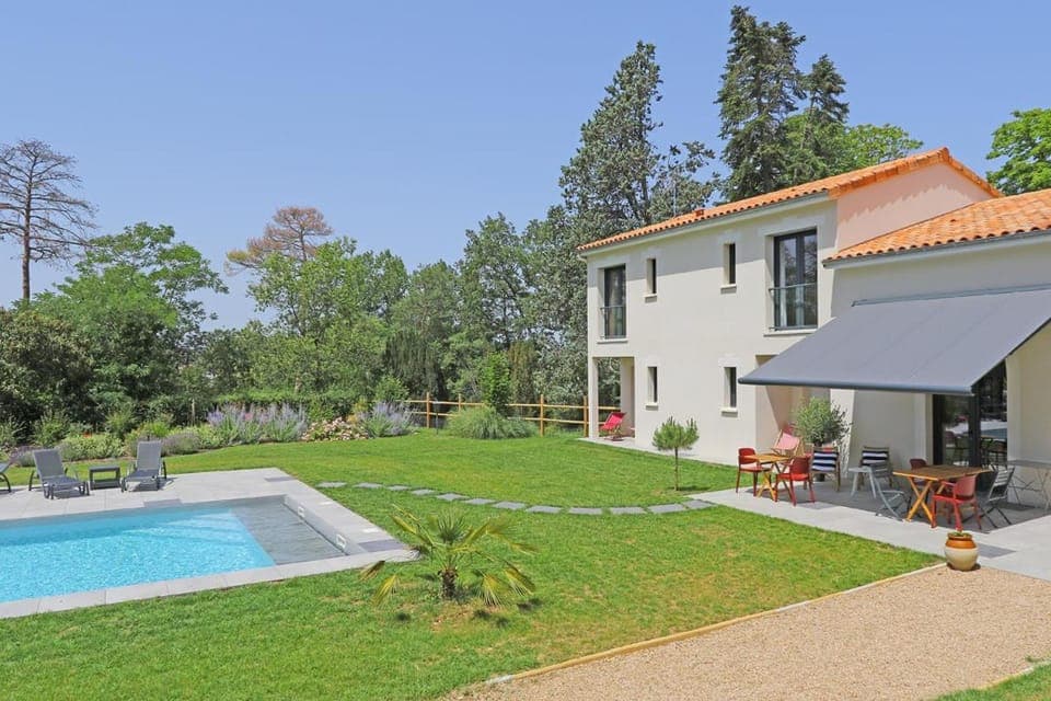 Property building, Pool view, Swimming pool, Swimming pool