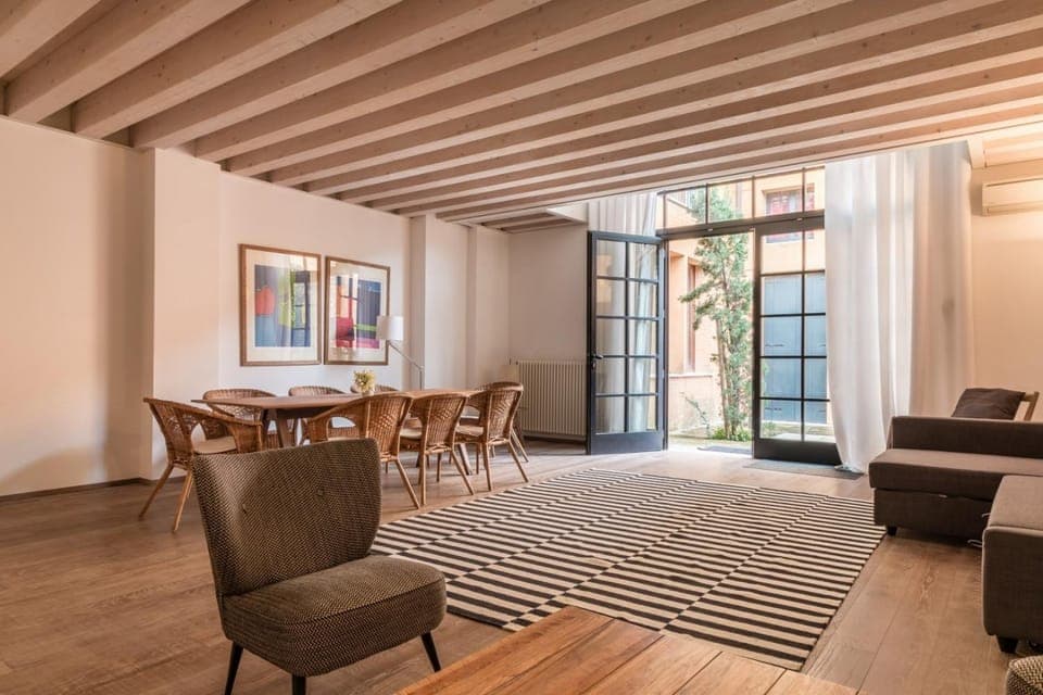 Living room, Dining area