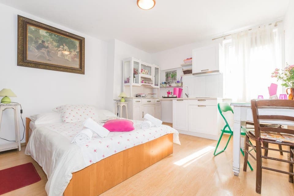 Kitchen or kitchenette, Photo of the whole room, Dining area, Bedroom