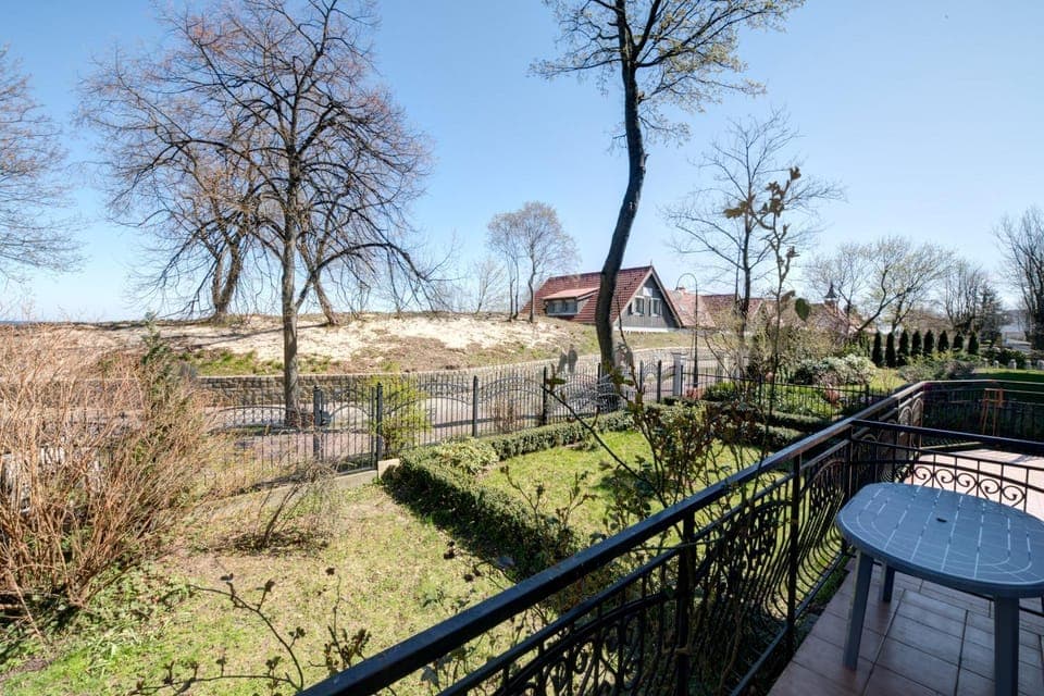 Restaurant/places to eat, Natural landscape, Balcony/Terrace, Beach