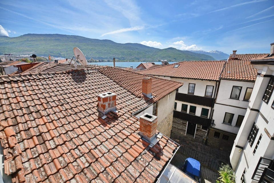 Balcony/Terrace, Lake view, Mountain view