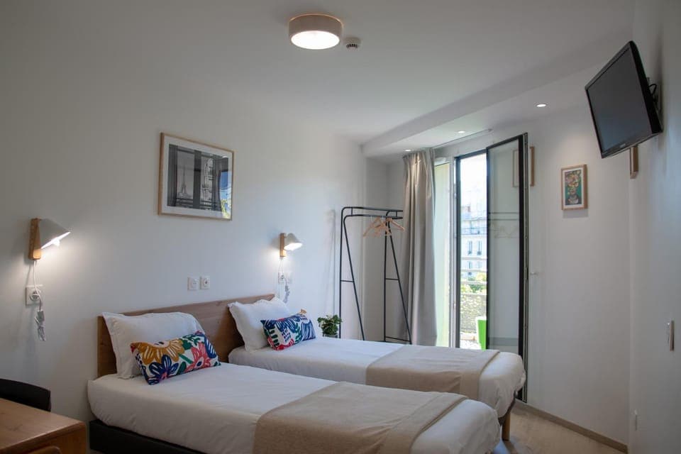 Photo of the whole room, Decorative detail