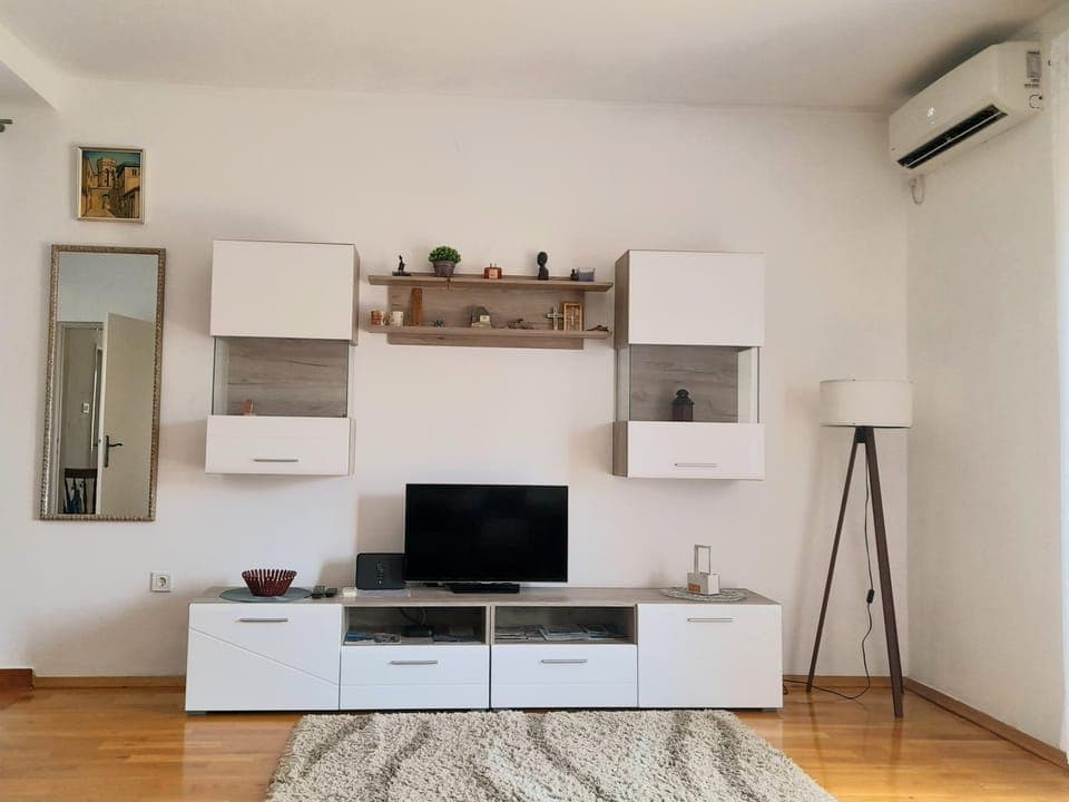 TV and multimedia, air conditioner