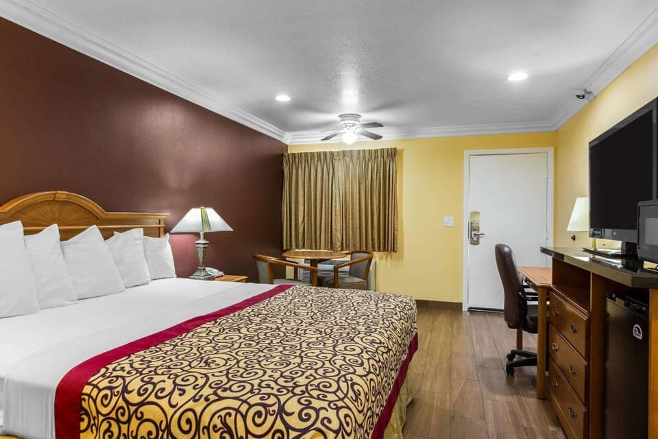 Photo of the whole room, On site