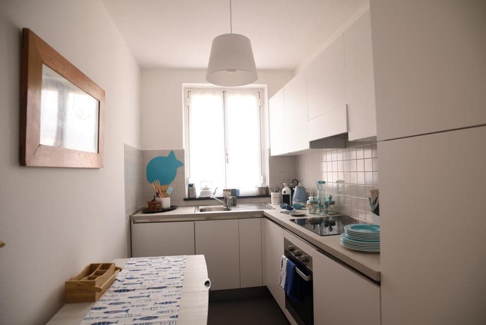 Coffee/tea facilities, Kitchen or kitchenette, Dining area