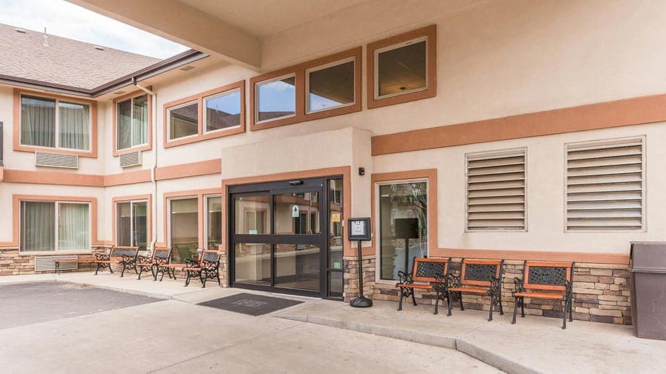 Property building, Facade/entrance