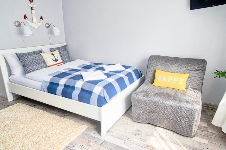 Bed, Photo of the whole room, Seating area