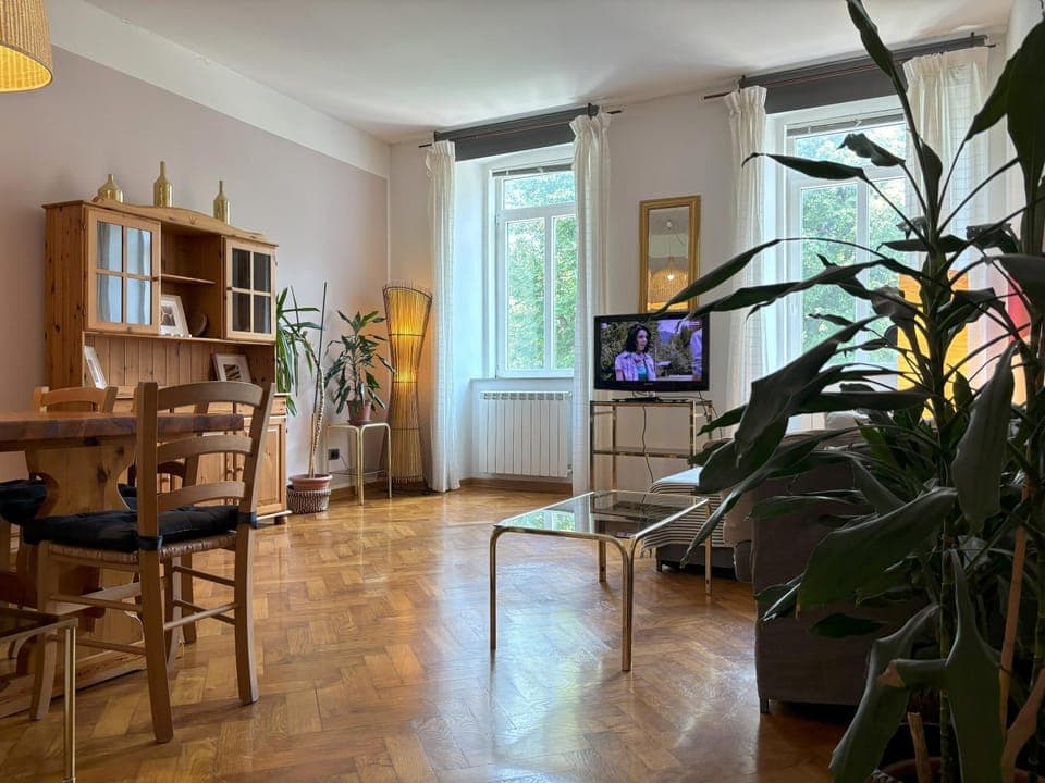 TV and multimedia, Living room, Dining area