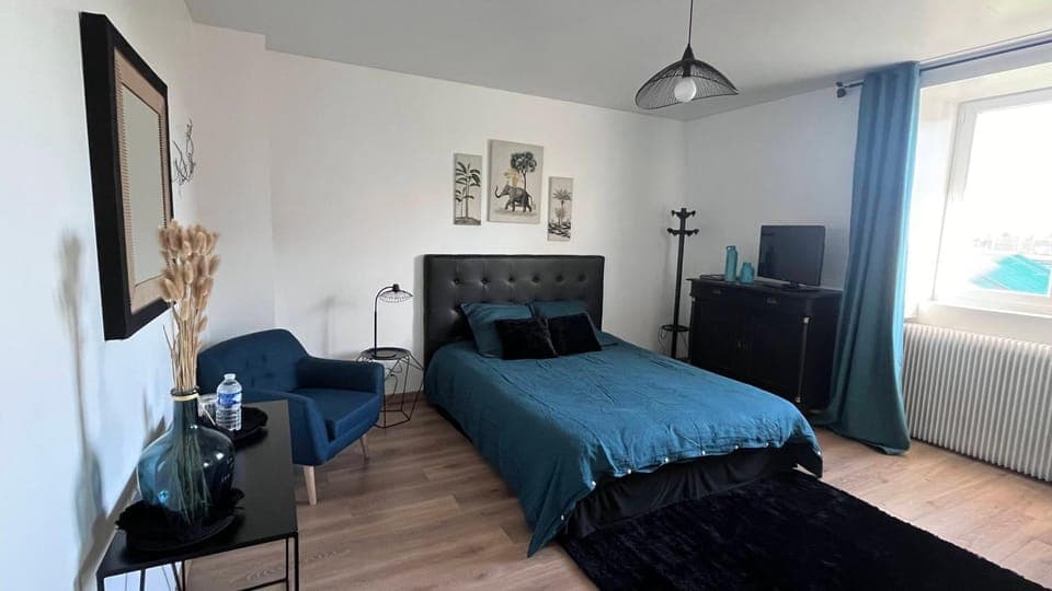 Bed, Photo of the whole room, Bedroom