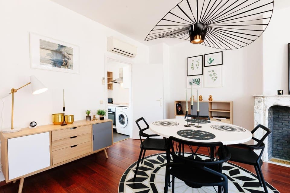 Seating area, Dining area, air conditioner