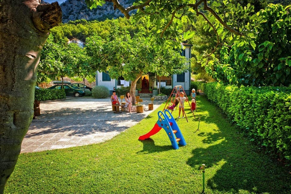 Location, children, Family