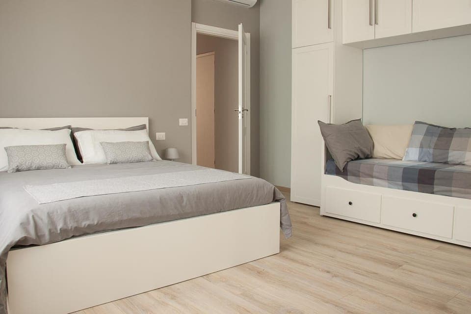 Bed, Photo of the whole room, Bedroom