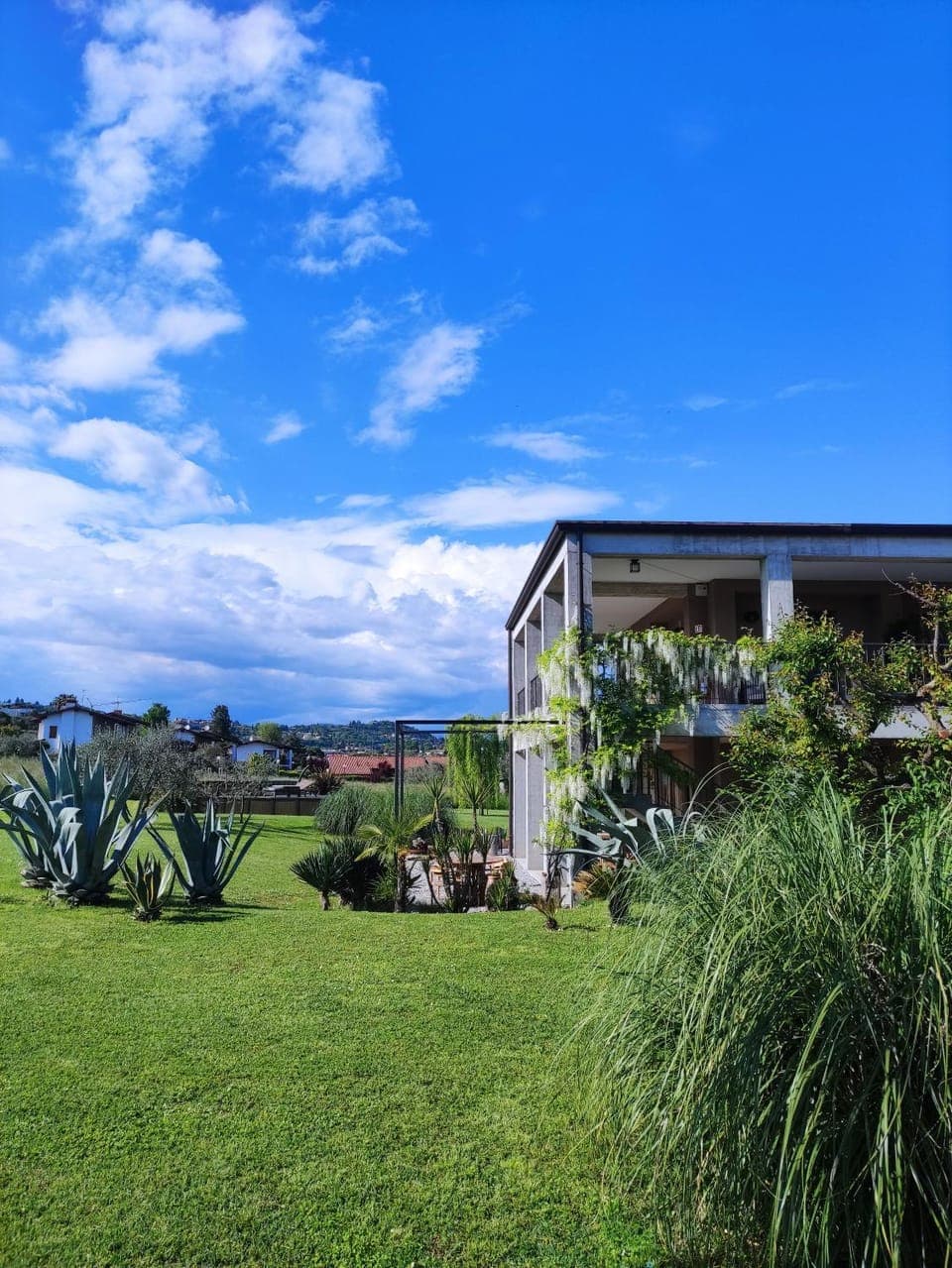 Property building, Bird's eye view, Garden, Garden view