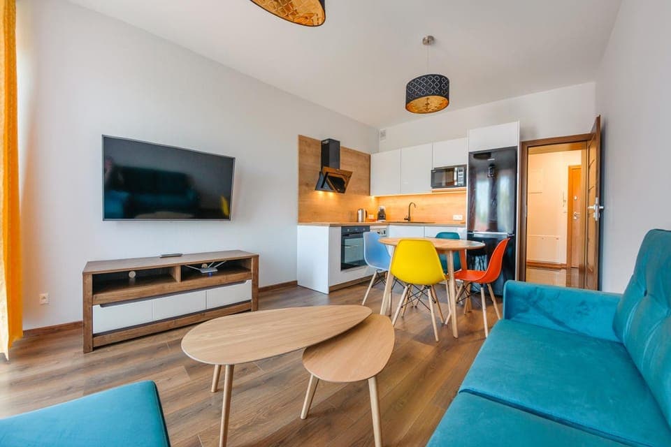 TV and multimedia, Kitchen or kitchenette, Living room, Seating area, Dining area