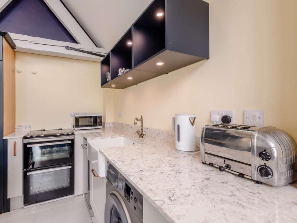 Kitchen or kitchenette, minibar, pet friendly, stove, toaster