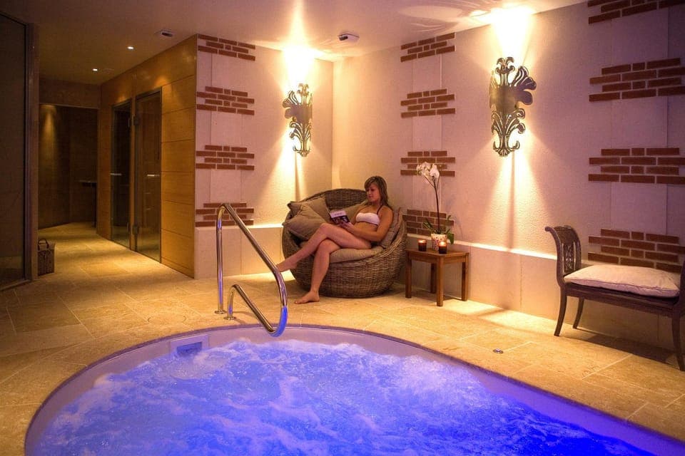 People, Spa and wellness centre/facilities