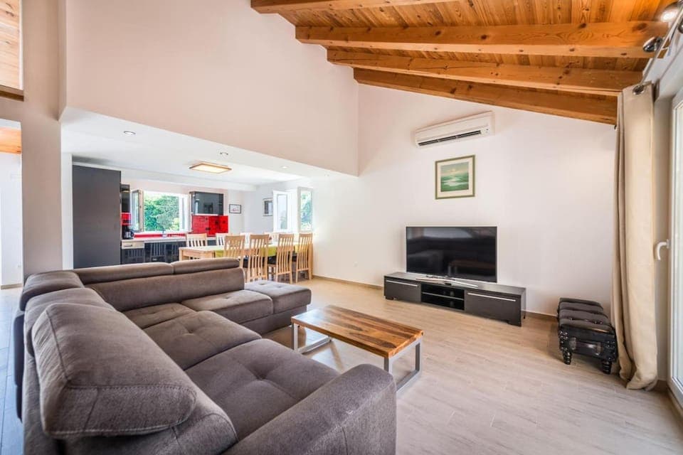 TV and multimedia, Living room, Seating area