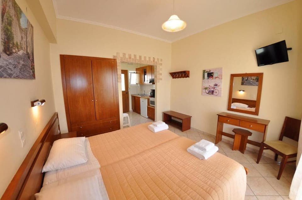 Photo of the whole room, Bedroom