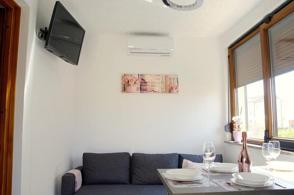 TV and multimedia, Living room, Dining area