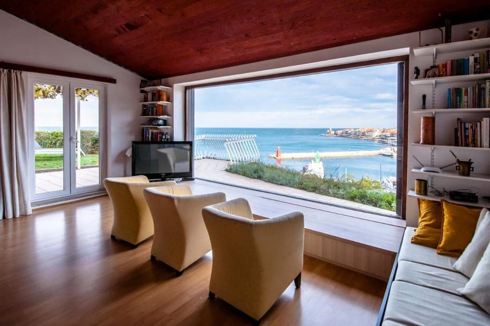 Living room, Sea view