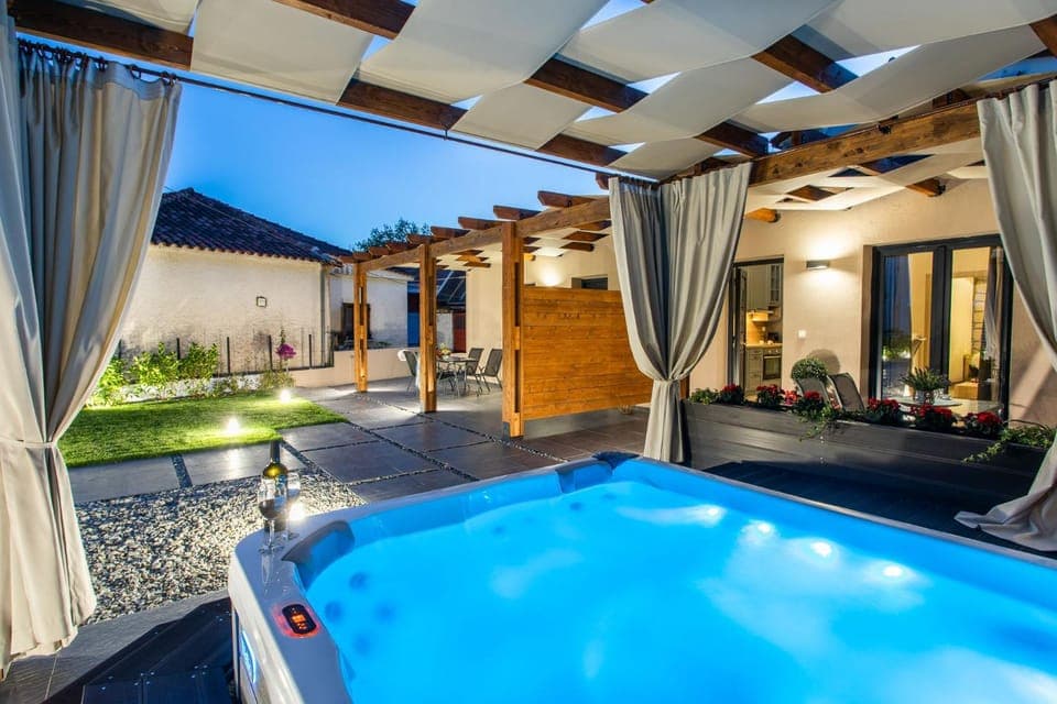 Garden, Hot Tub, Balcony/Terrace