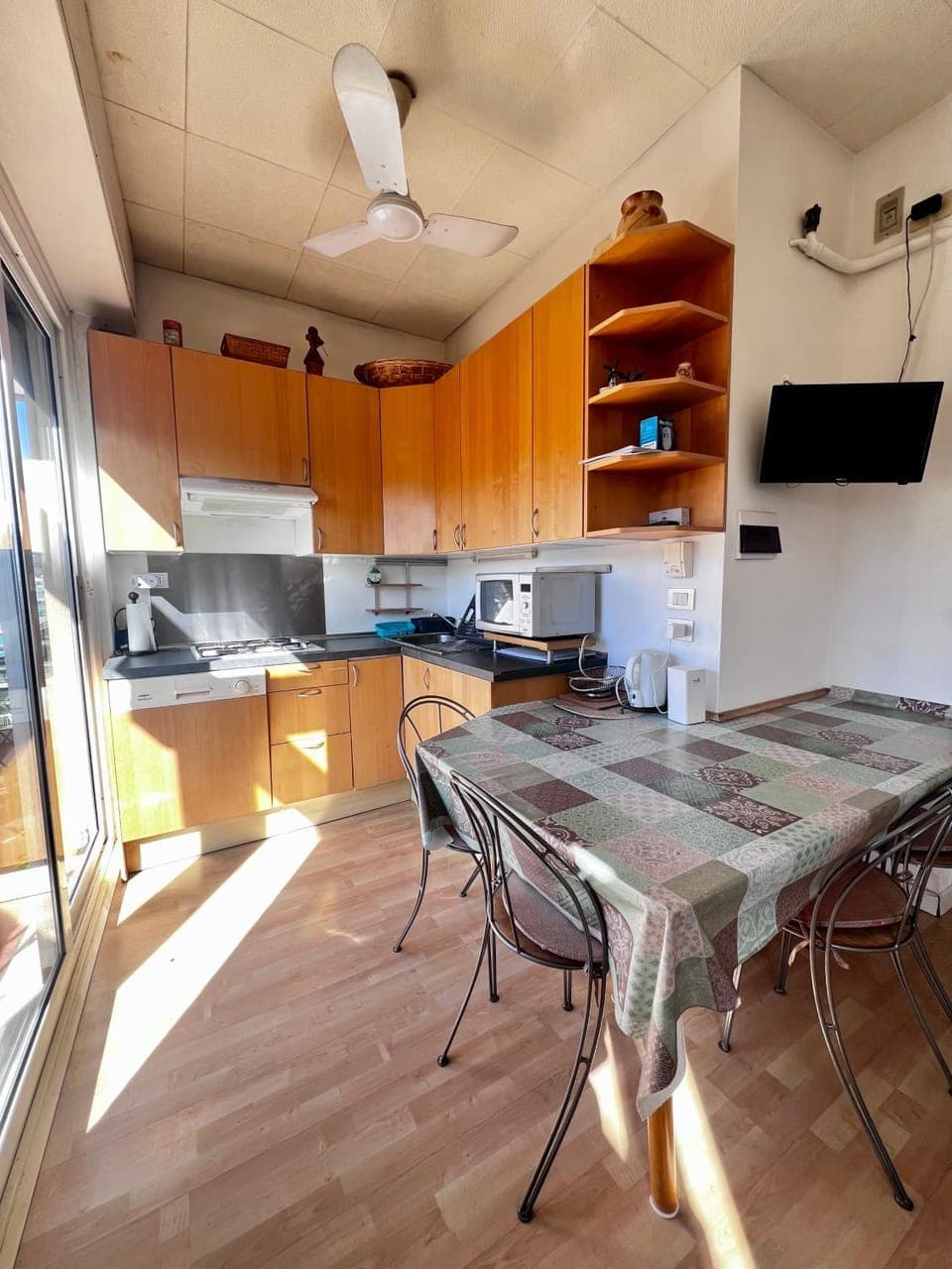 Kitchen or kitchenette, Dining area, dishwasher, pet friendly, stove