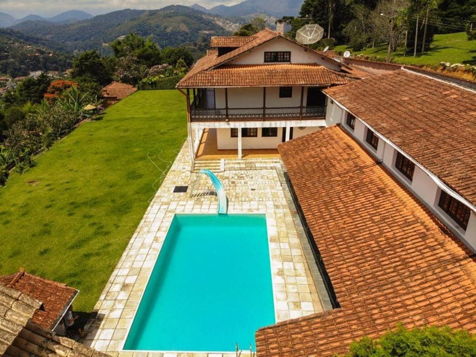 Bird's eye view, Pool view