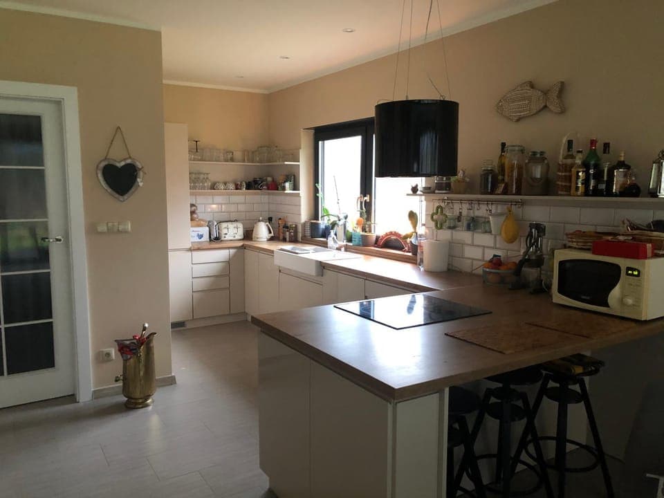 Coffee/tea facilities, Kitchen or kitchenette, dishwasher, stove, toaster