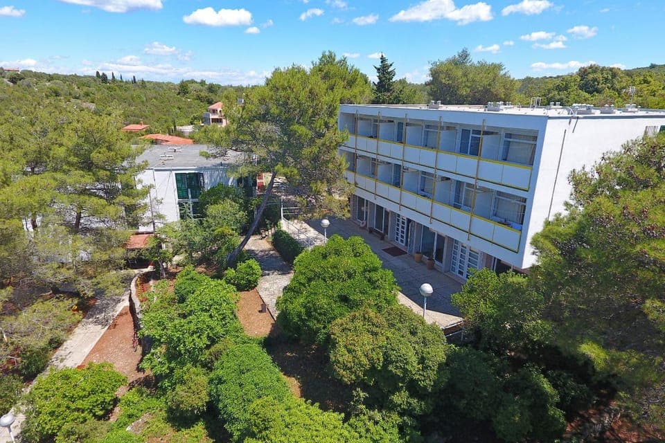 Facade/entrance, Bird's eye view, On site