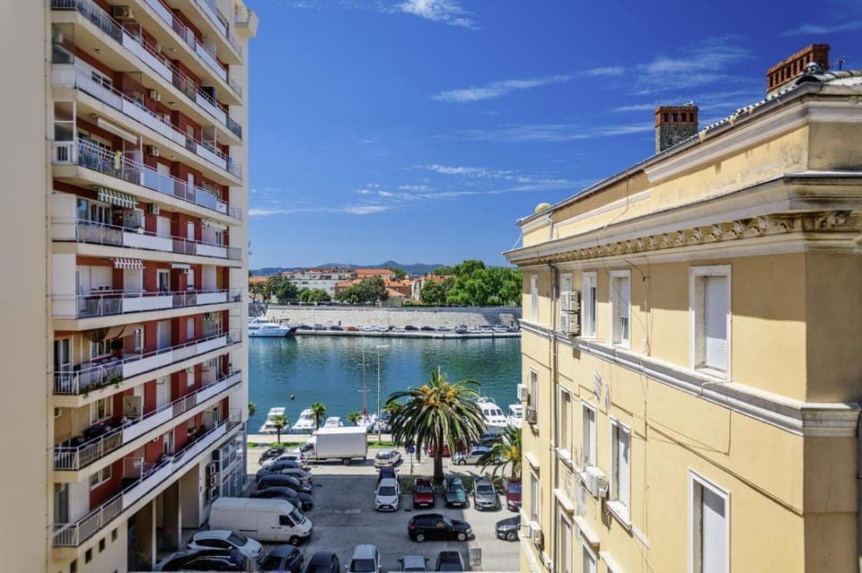 Day, Neighbourhood, City view, Sea view, Street view, Parking