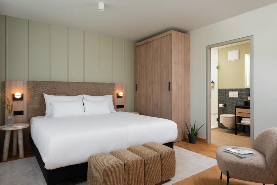 Bed, Bedroom, wardrobe