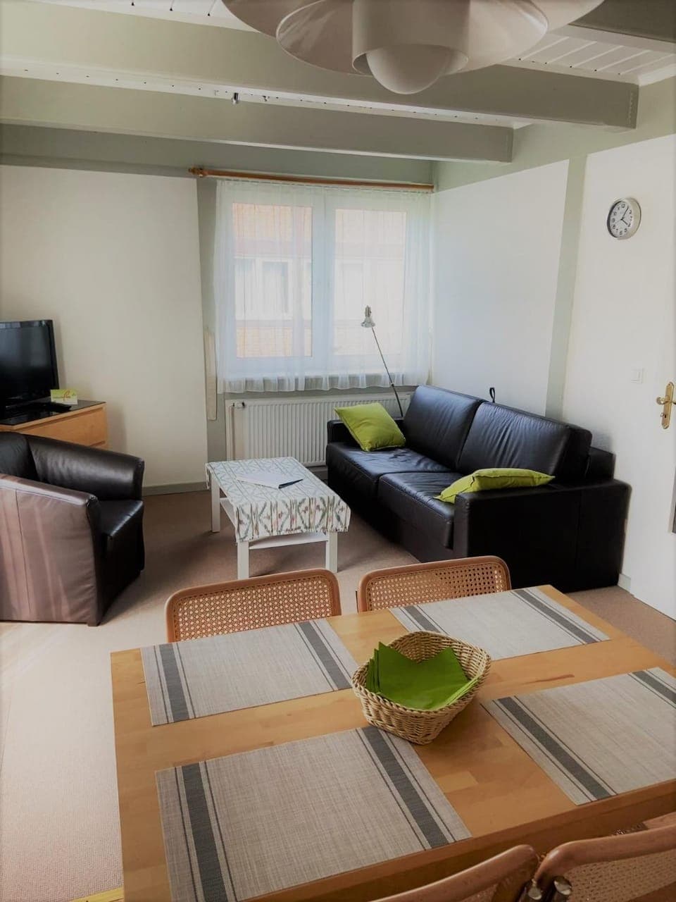 TV and multimedia, Living room, Seating area, Dining area