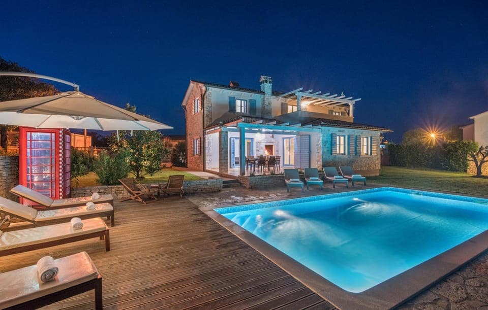 Property building, Swimming pool, Swimming pool