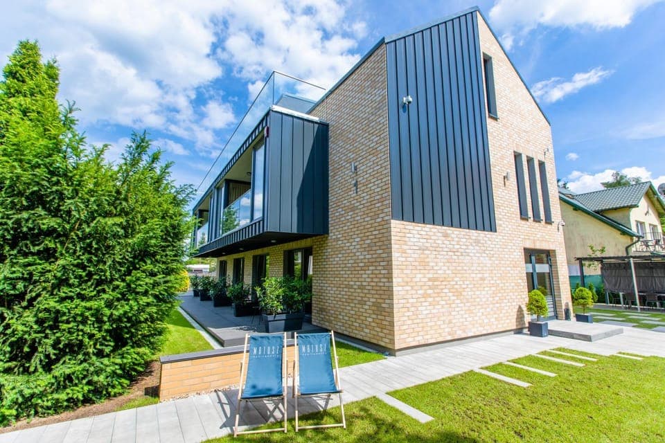 Property building, Facade/entrance, Garden