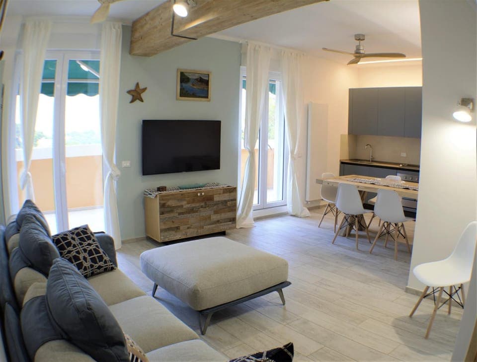 Patio, Living room, Seating area, Dining area