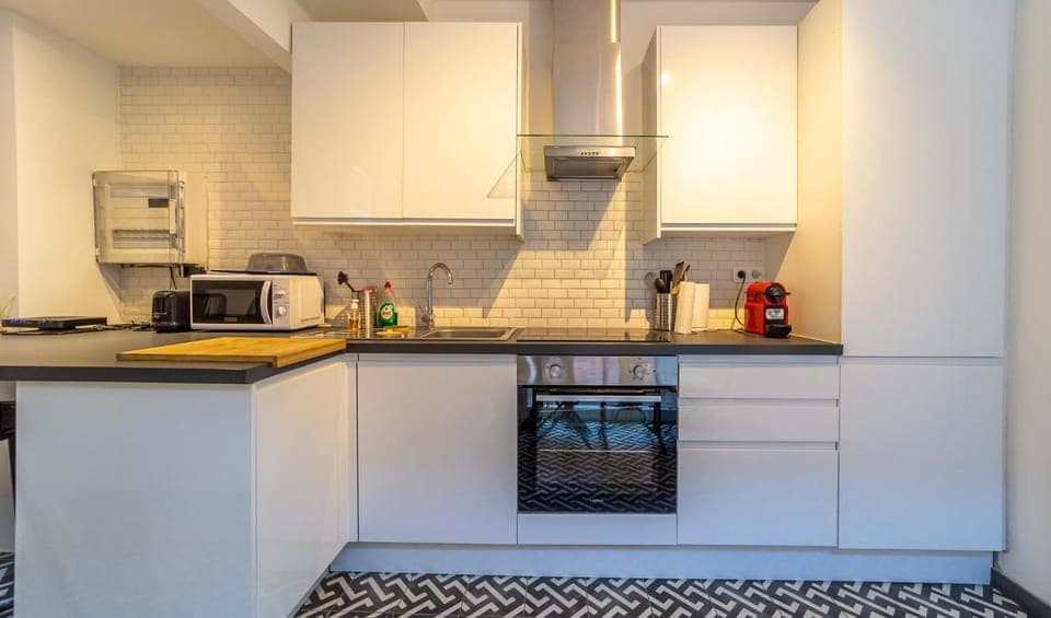 Coffee/tea facilities, Kitchen or kitchenette, dishwasher, microwave, oven, stove, toaster