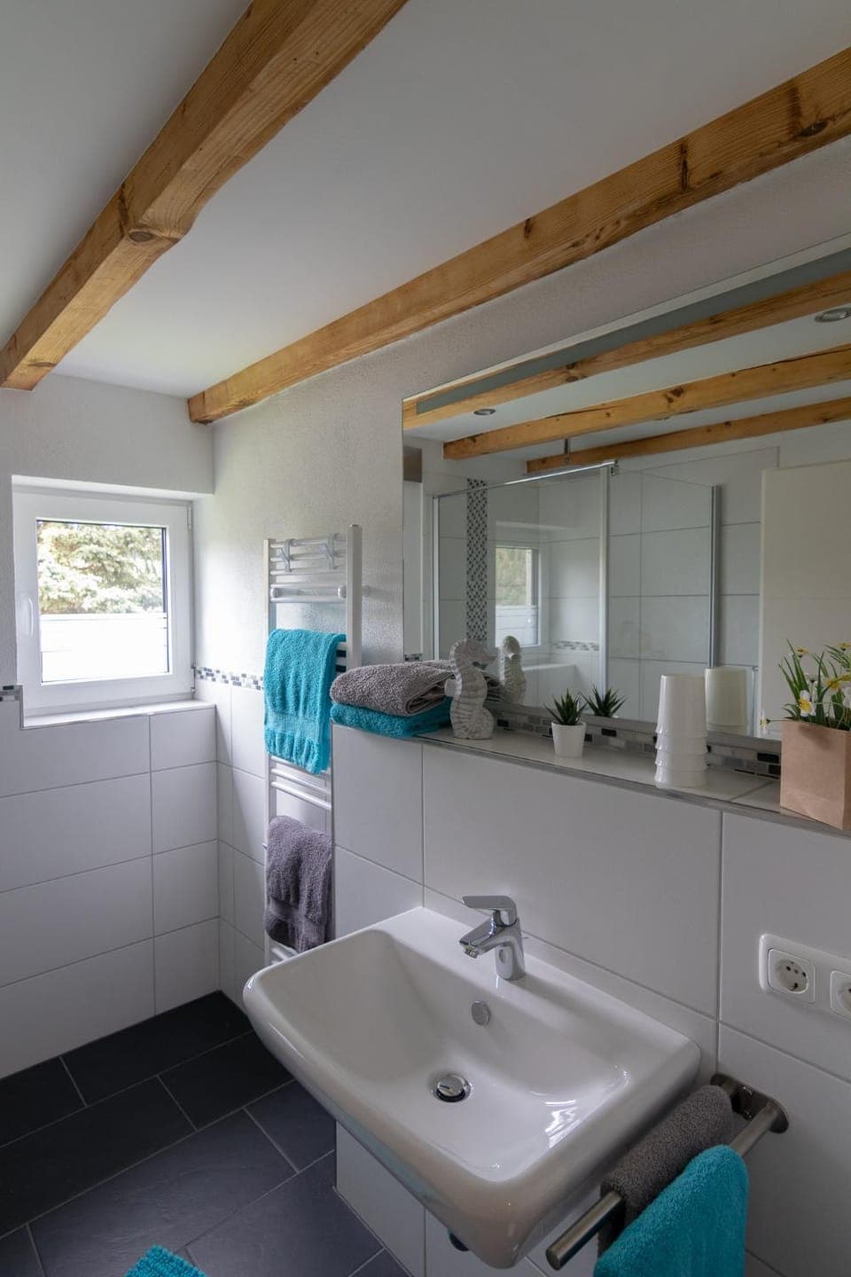 Bathroom, Photo of the whole room, Decorative detail