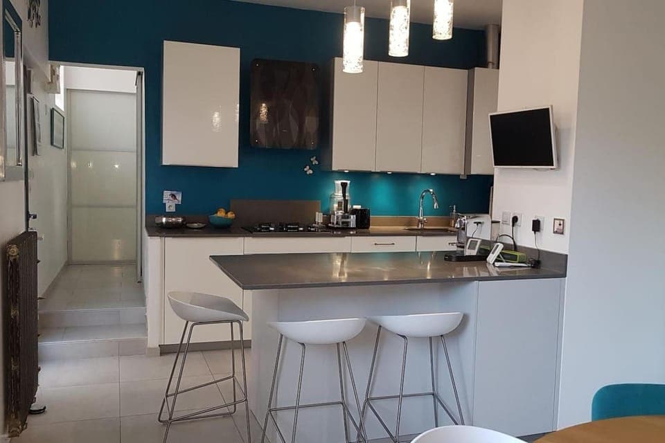 Kitchen or kitchenette, Dining area, dishwasher, stove